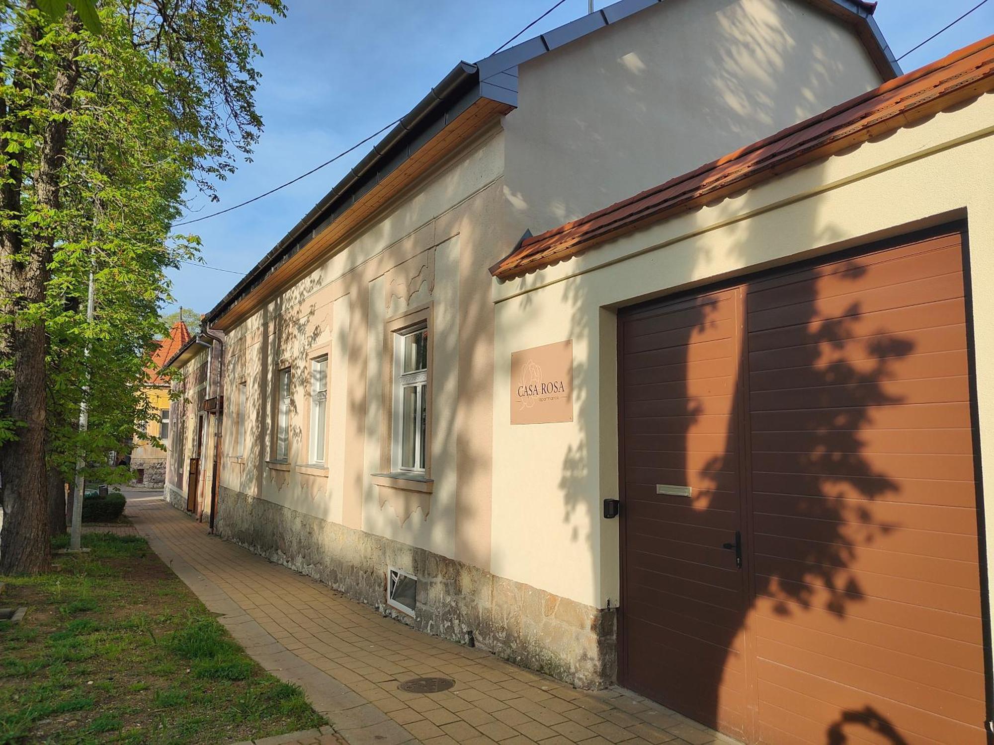 Casa Rosa Apartmanok Eger Eksteriør billede